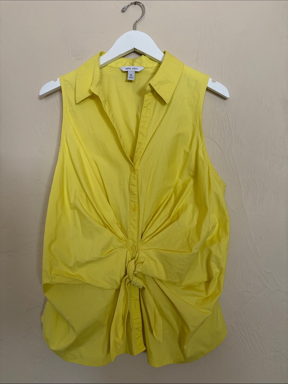 Nine West Yellow Sleeveless Button-Front Tie Waist Shirt. Excellent Condition!